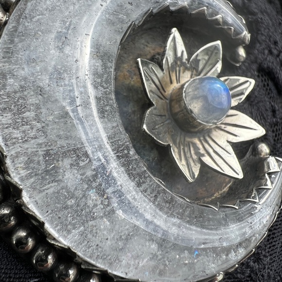 LARGE QUARTZ CRYSTAL CRESCENT MOON PENDANT - Picture 4 of 9